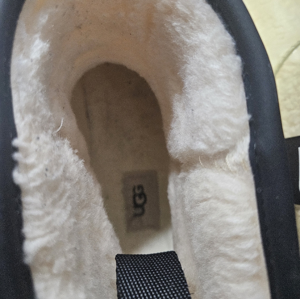 UGG Shearling Lined Boots - Picture 8 of 8